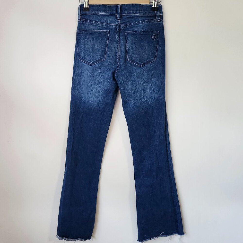 Tory Burch Women’s Size 24 Cropped Kick Flare Jeans Raw Hem Blue Denim - Picture 2 of 6